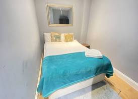Impeccable 2-bed Apartment in Central London 3