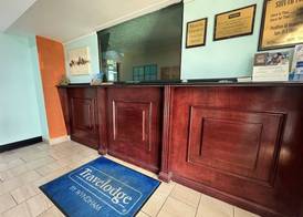 Travelodge by Wyndham Montgomery East 2