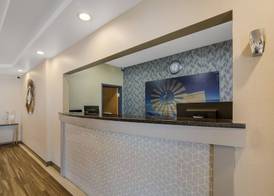 SureStay Plus Hotel by Best Western Topeka 2