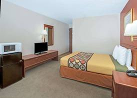 Super 8 by Wyndham Crystal Lake 4