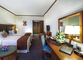 Landmark Summit Hotel 5