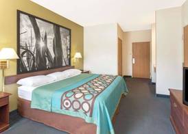 Super 8 by Wyndham Cresco IA 4