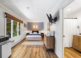 Fresh Coast Motel 3