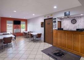 Super 8 by Wyndham Mattoon 3