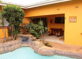 Flintstones Guest House Durban 4