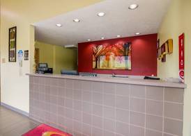 Econo Lodge Marion I-81 4