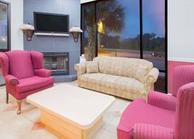 Howard Johnson by Wyndham Dothan 3