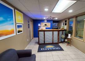Days Inn by Wyndham Monett 3