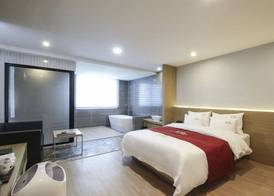 No.1 New Yorker Hotel 5