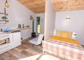 Sunset Cabins at The Oaks Woodland Retreat 3