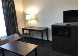 Days Inn & Suites by Wyndham Gresham 5
