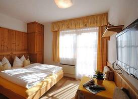 PEOPLE'S Hotel 3