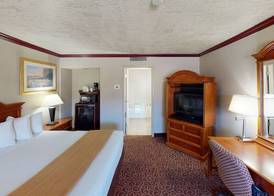 Red Arrow Inn & Suites, a Travelodge by Wyndham 5