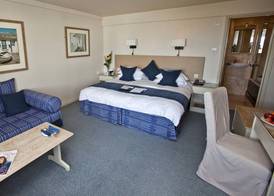 Cobo Bay Hotel 3