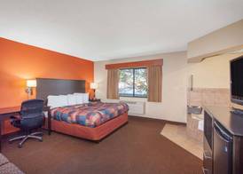 AmericInn by Wyndham Ham Lake 5