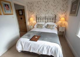 Treherne House & The Malvern Retreat 4