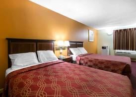 Econo Lodge At Six Flags 2
