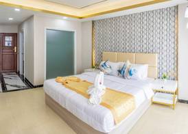 Mermaid Beach Resort - 100m to Beach, Saltwater Pool & BeerGarden 4