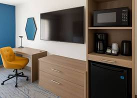 Holiday Inn Express & Suites HUNTSVILLE AIRPORT by IHG 5
