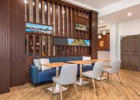 Comfort Inn & Suites Orlando Sanford Airport 2
