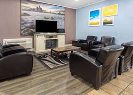 Days Inn by Wyndham Livonia Canton Detroit 2