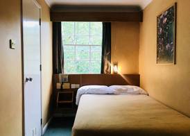 The Beverley House Hotel 4