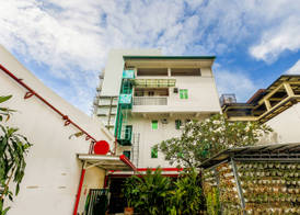 Vaccinated Staff - OYO 842 City Smiles Apartelle 4