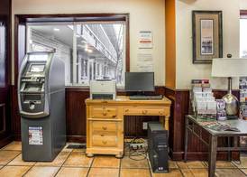 Econo Lodge Downtown 5