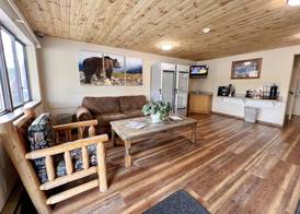 Beartooth Hideaway Inn & Cabins 2