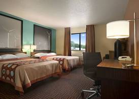 Super 8 by Wyndham East Peoria 4