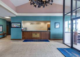 Howard Johnson Hotel & Conference Center by Wyndham Salem 3