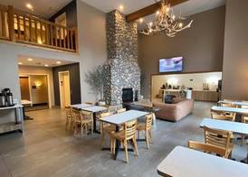 Beachfront Hotel Houghton Lake 3