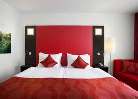 Ramada Encore by Wyndham Geneva 4