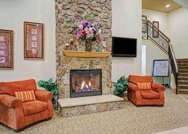 Super 8 by Wyndham Rogers Minnesota 5