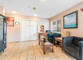 Days Inn by Wyndham Federal Way 2