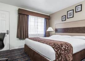 Howard Johnson by Wyndham Berkeley 2