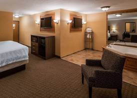 Best Western Plus North Canton Inn & Suites 5