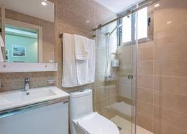 Hotel Stay Here Suites 5