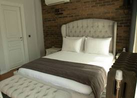 Louis Rooms 5