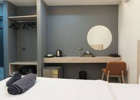 All day hostel at BTS Bang Chak 4