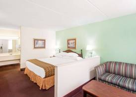 Days Inn by Wyndham Lavonia 3