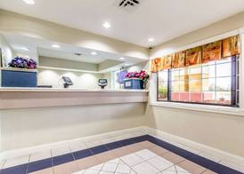 Econo Lodge Berea 3