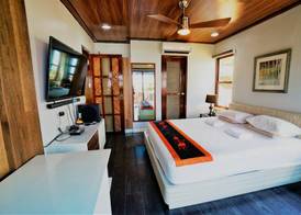 Noni's Resort 4