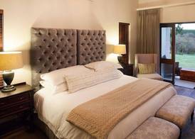 Under Oaks Guesthouse 3