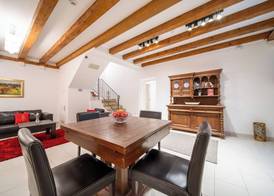 Celenga Apartments with free offsite parking 2