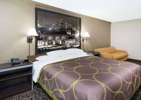 Super 8 by Wyndham Warrensburg 2