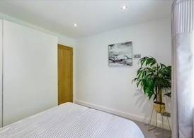 Inviting 2-bed House in Newcastle Upon Tyne 4
