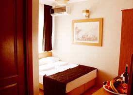 Agora Boutique Hotel & Bistro 5