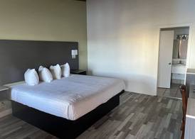 Discovery Inn 4