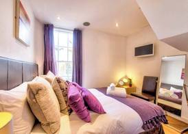 JOIVY Quiet Mews Street Apartment in the Heart of Edinburgh 2
